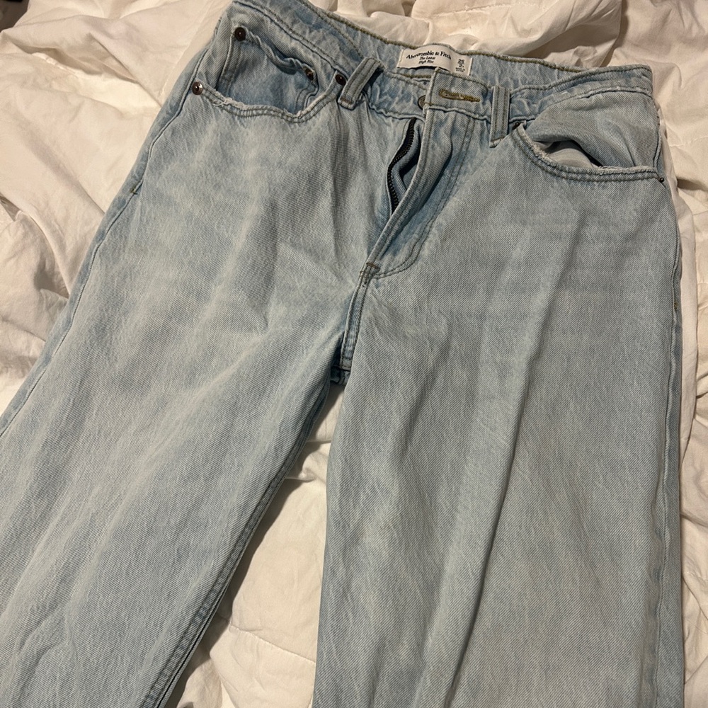 Abercrombie & Fitch Women’s Relaxed Light Blue Jeans